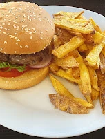 Cheeseburger Mit Pommes Frites
